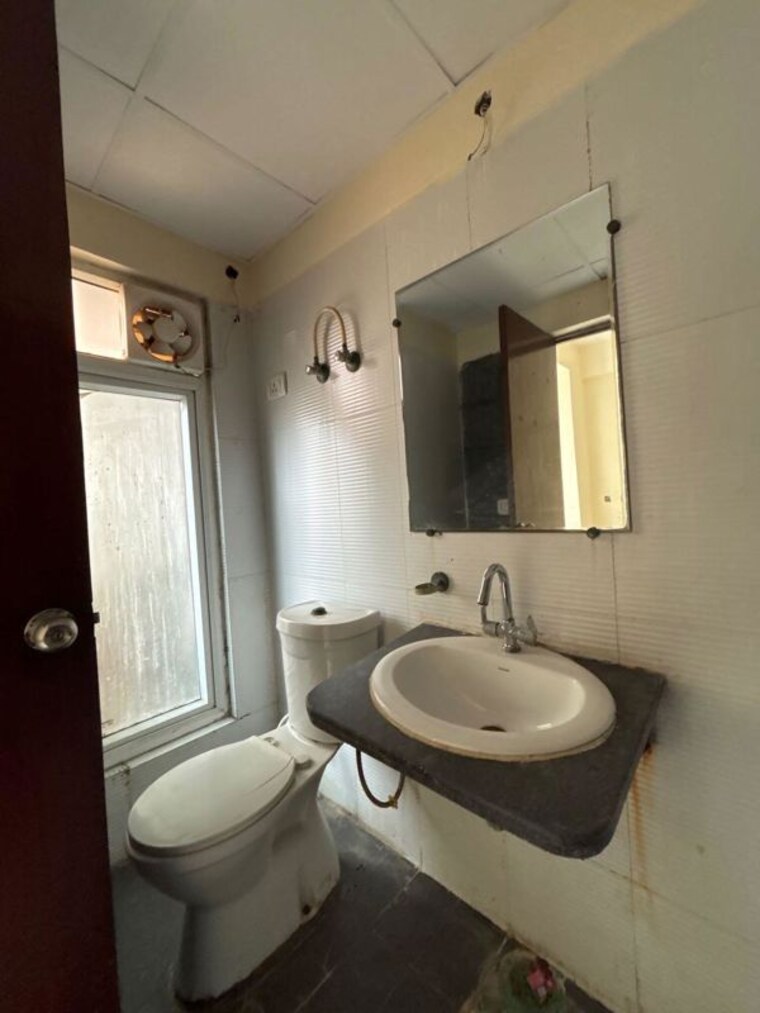 Bathroom, mahagun-moderne 3 Bedroom 1435 Sq.Ft. Apartment In Sector 78 Noida 9714103