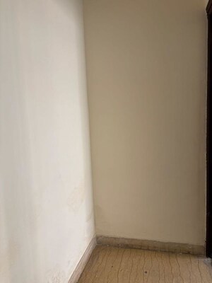 Room in 3 BHK Apartment at Mahagun Moderne, Sector 78 – for Rent