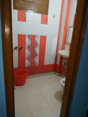 Bathroom in 1 BHK Builder Floor at Lajpat Nagar 4 – for Rent