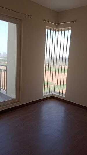 Room in 3.5 BHK Apartment at Umang Winter Hills, Sector 77 – for Rent