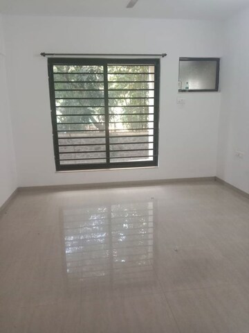 Room in 3 BHK Apartment at Clover Acropolis, Viman Nagar – for Rent