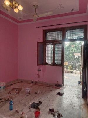 Room in 2.5 BHK Builder Floor at Sector 37 – for Rent