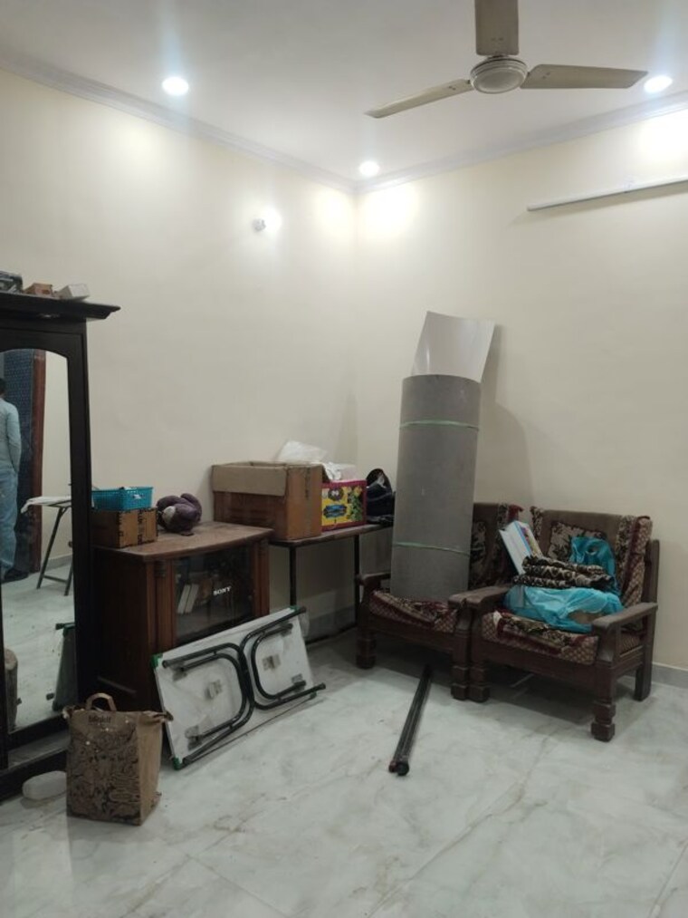 Room, sector 37 2.5 Bedroom 1800 Sq.Ft. Builder Floor In Sector 37 Faridabad 9658245