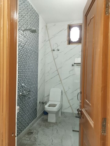 Bathroom in 2.5 BHK Builder Floor at Sector 37 – for Rent