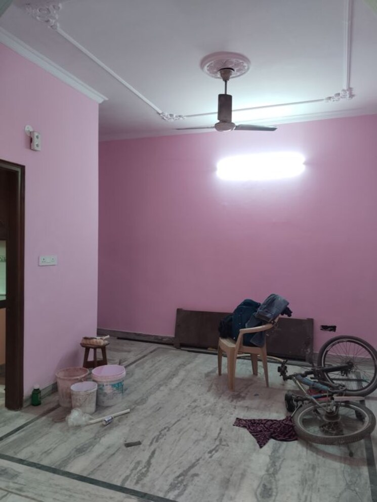 Room, sector 37 2.5 Bedroom 1800 Sq.Ft. Builder Floor In Sector 37 Faridabad 9658245