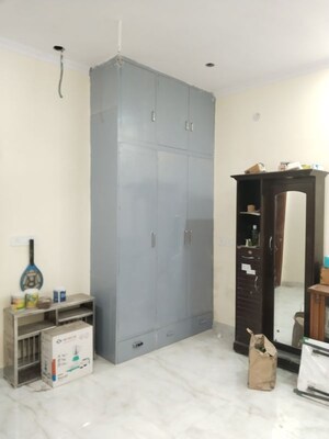 Room in 2.5 BHK Builder Floor at Sector 37 – for Rent