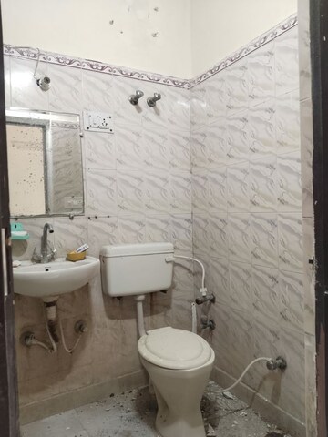 Bathroom in 1 BHK Builder Floor at Sector 37 – for Rent