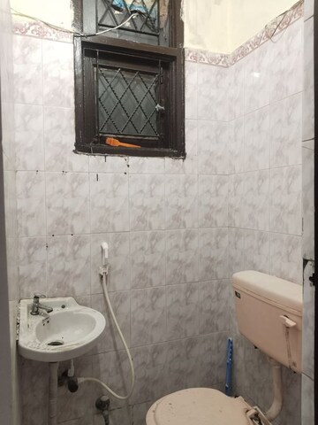 Master Bedroom in 1 BHK Builder Floor at Sector 37 – for Rent