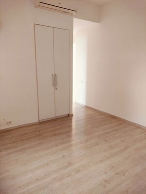 Room in 3 BHK Apartment at Ireo Skyon, Sector 60 – for Sale