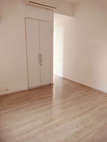 Room in 3 BHK Apartment at Ireo Skyon, Sector 60 – for Sale