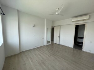 Room in 3 BHK Apartment at Ireo Skyon, Sector 60 – for Sale