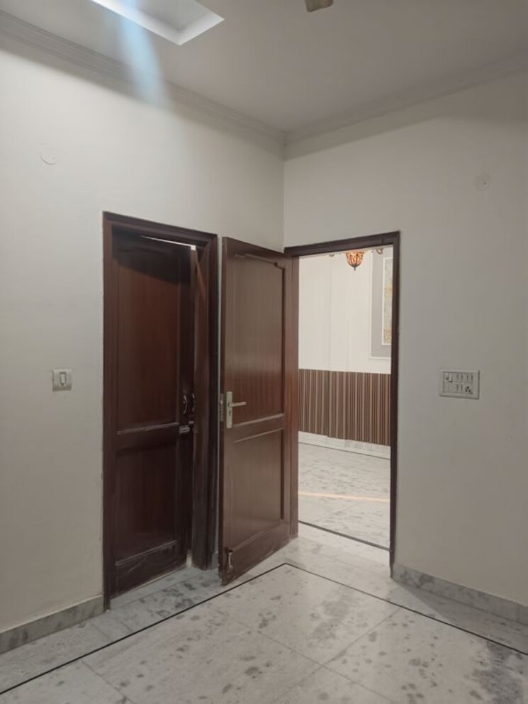 Room, sector 37 3 Bedroom 1350 Sq.Ft. Builder Floor In Sector 37 Faridabad 9596745