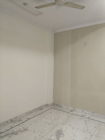 Room in 3 BHK Builder Floor at Sector 37 – for Sale