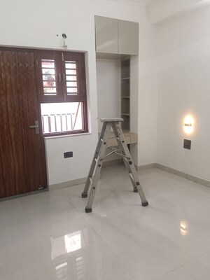 Bathroom in 3.5 BHK Builder Floor at Jadhunath Enclave, Sector 29 – for Rent