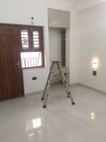 Bathroom in 3.5 BHK Builder Floor at Jadhunath Enclave, Sector 29 – for Rent