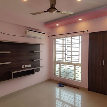 Room in 3 BHK Apartment at Bablatala – for Rent