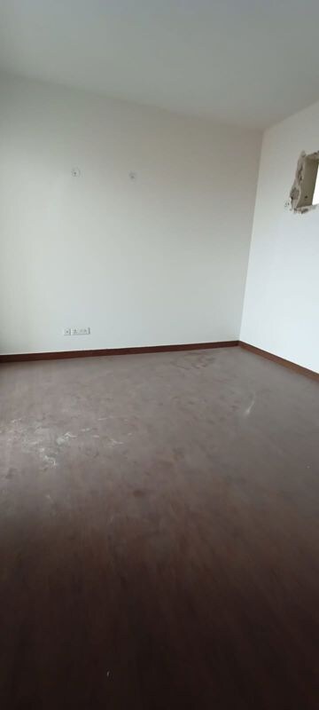 Room in 2 BHK Apartment at Umang Winter Hills, Sector 77 – for Sale