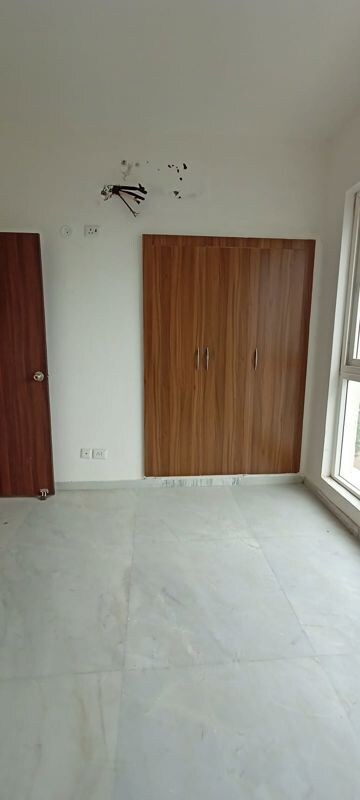 Room in 2 BHK Apartment at Umang Winter Hills, Sector 77 – for Rent