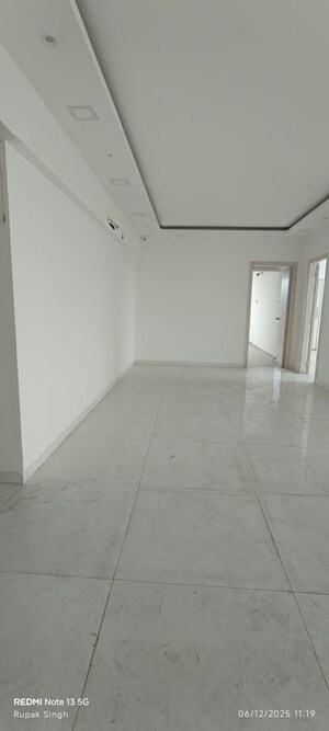 Room in 5 BHK Apartment at Oberoi Springs, Andheri West – for Sale