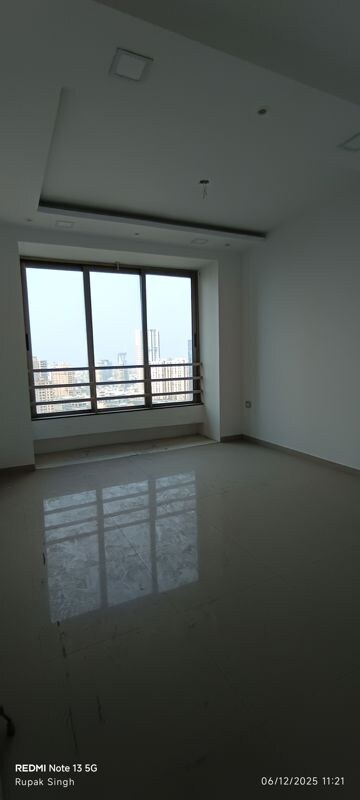 Room in 5 BHK Apartment at Oberoi Springs, Andheri West – for Sale