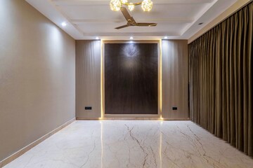 Bedroom in 6 BHK Independent House at Sector 15 – for Sale