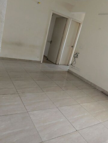 Room in 3 BHK Apartment at Gaur City 2 - 14th Avenue, Sector 16c Greater Noida – for Rent