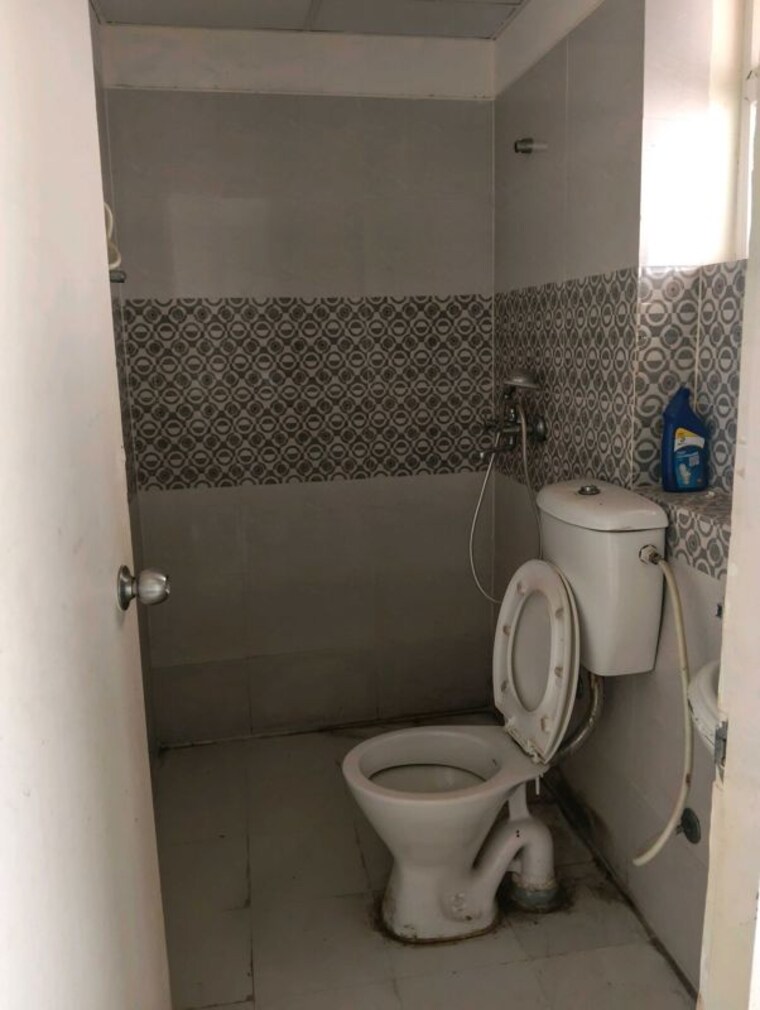 Bathroom, gaur-city-2-14th-avenue 3 Bedroom 1300 Sq.Ft. Apartment In Sector 16c Greater Noida Greater Noida 9716389