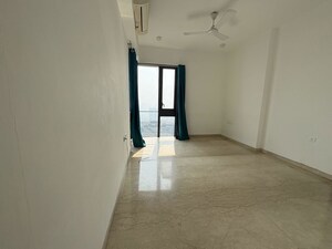 Room in 2 BHK Apartment at Lodha The Park, Worli – for Rent