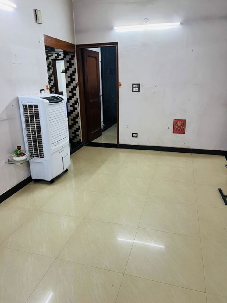 Room, shastri nagar 3 Bedroom 1409 Sq.Ft. Builder Floor In Shastri Nagar Ghaziabad 9717010