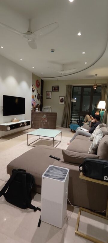 Team Area in 2 BHK Apartment at Lodha The Park, Worli – for Rent