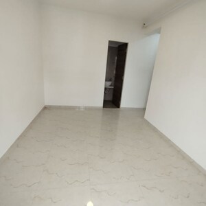 Room in 2 BHK Apartment at Sheth Vasant Oasis, Andheri East – for Rent