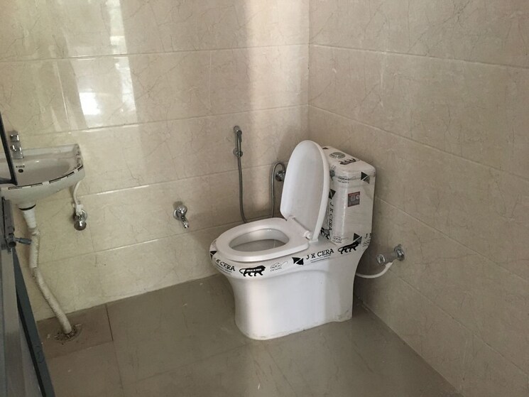 Bathroom, sector 63 Commercial Office Space in IT/SEZ 4200 Sq.Ft. In Sector 63 Noida 9717213
