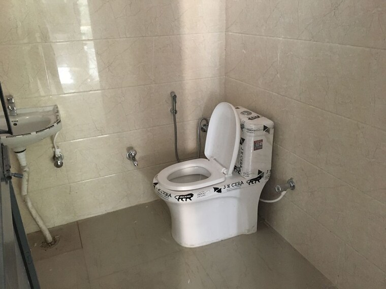Bathroom, sector 63 Commercial Office Space in IT/SEZ 4200 Sq.Ft. In Sector 63 Noida 9717213