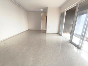 Room in 2.5 BHK Apartment at Mahaveer Solitaire Edge, Kandivali East – for Sale