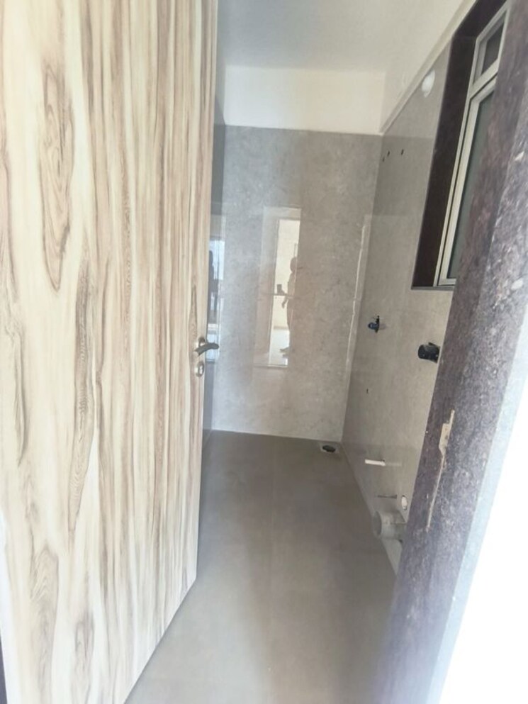 Bathroom, mahaveer-solitaire-edge 2.5 Bedroom 995 Sq.Ft. Apartment In Kandivali East Mumbai 9717234