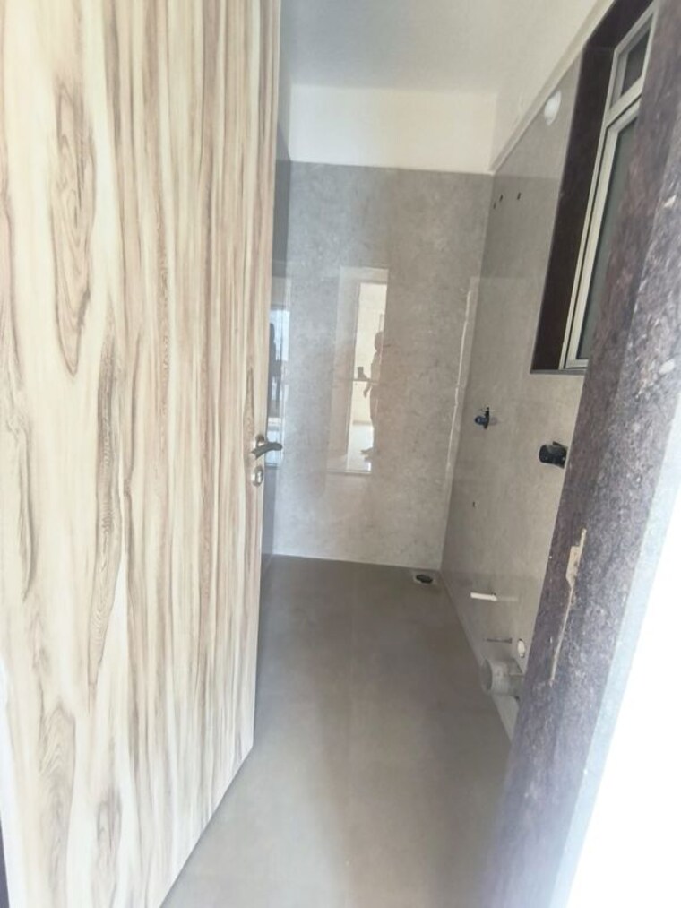 Bathroom, mahaveer-solitaire-edge 2.5 Bedroom 995 Sq.Ft. Apartment In Kandivali East Mumbai 9717234