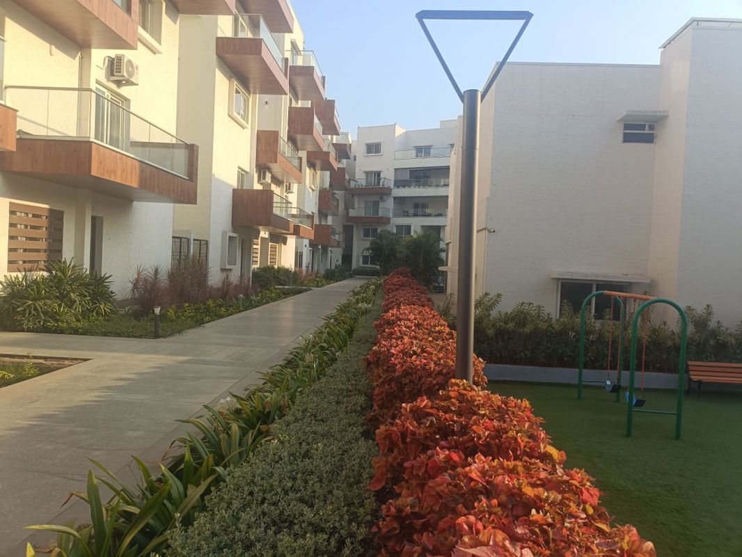 3.5 BHK + Servant Room Apartment For Rent in RJ Brooke Square