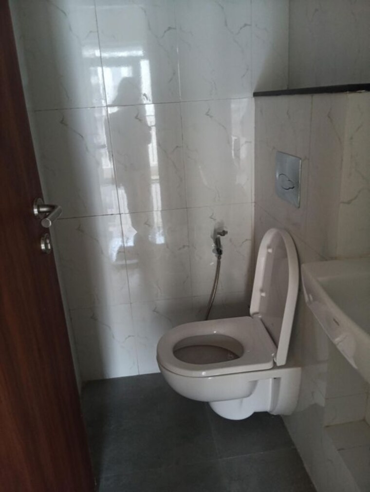 Bathroom, dosti-west-county 2 Bedroom 692 Sq.Ft. Apartment In Balkum Pada Thane 9717748