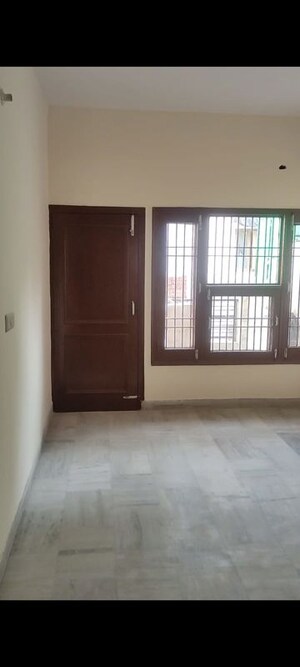 Room in 3 BHK Villa at Sector 70 – for Rent