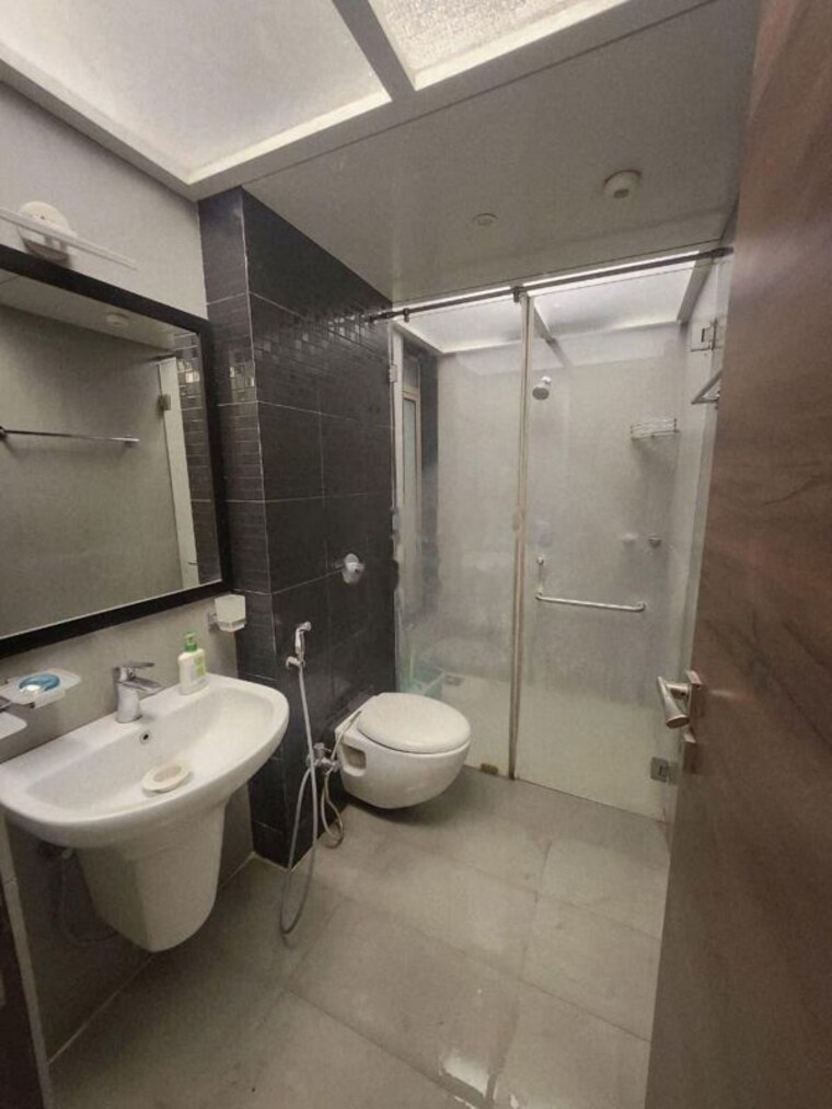 Bathroom, lodha-splendora 2.5 Bedroom 945 Sq.Ft. Apartment In Ghodbunder Road Thane 9717818