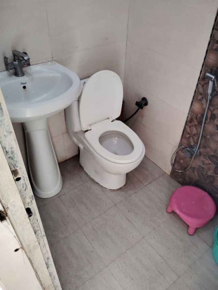 Bathroom, vasundhara sector 16 1 Bedroom 493 Sq.Ft. Builder Floor In Vasundhara Sector 16 Ghaziabad 9717800