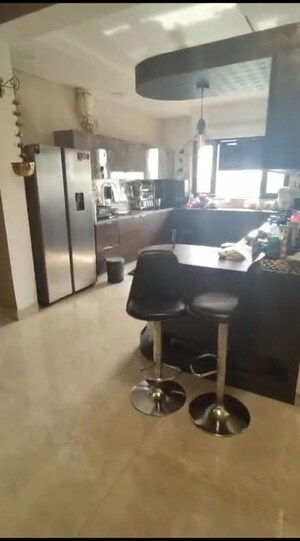 Team Area in 5 BHK Builder Floor at Sector 10 – for Sale