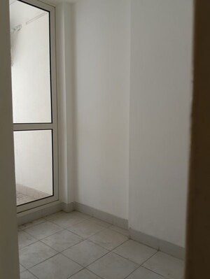 Room in 3.5 BHK Apartment at Bestech Park View Sanskruti, Sector 92 – for Rent