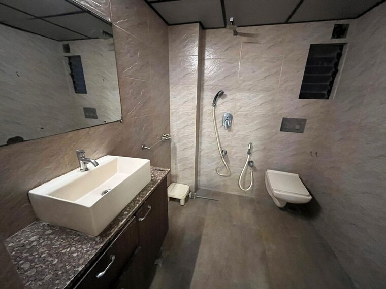 Attached Bathroom, sai-krishna-kunj 2 Bedroom 997 Sq.Ft. Apartment In Andheri West Mumbai 9718091
