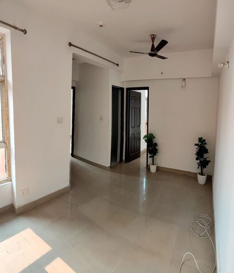 Room, sector 51 2 Bedroom 930 Sq.Ft. Apartment In Sector 51 Noida 9718337
