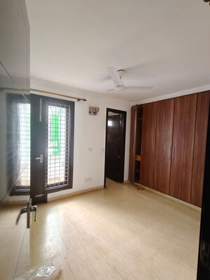 Room in 2 BHK Builder Floor at Sector 21d – for Rent