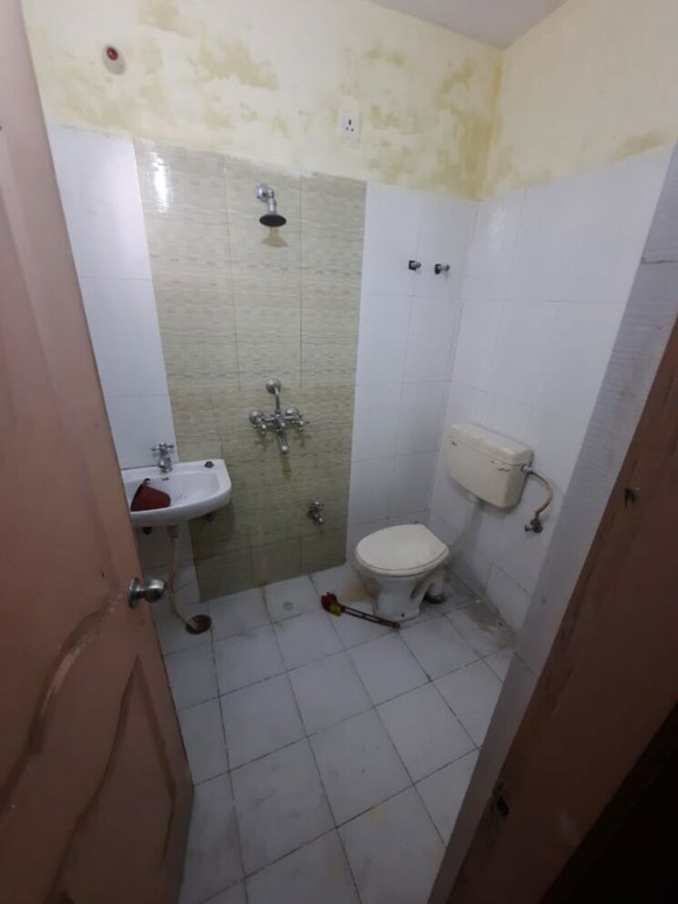 Bathroom, sigra 2 Bedroom 1100 Sq.Ft. Apartment In Sigra Varanasi 9718424