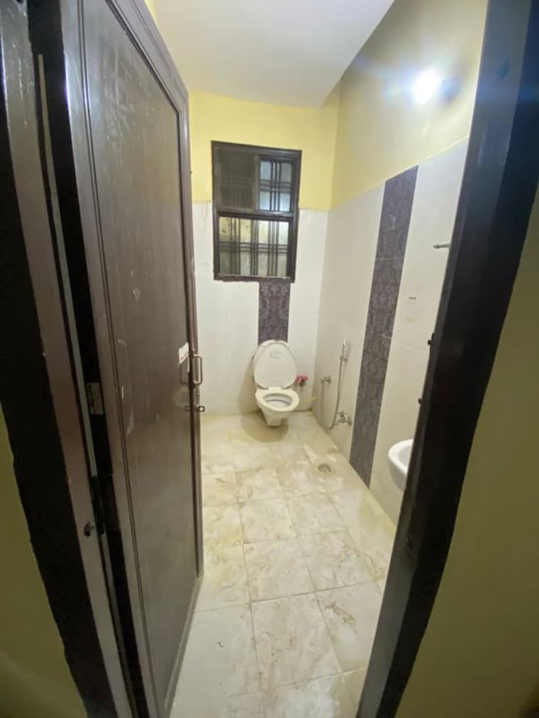 Attached Bathroom, vikash khand Pg For Girls In Vikash Khand 9715064