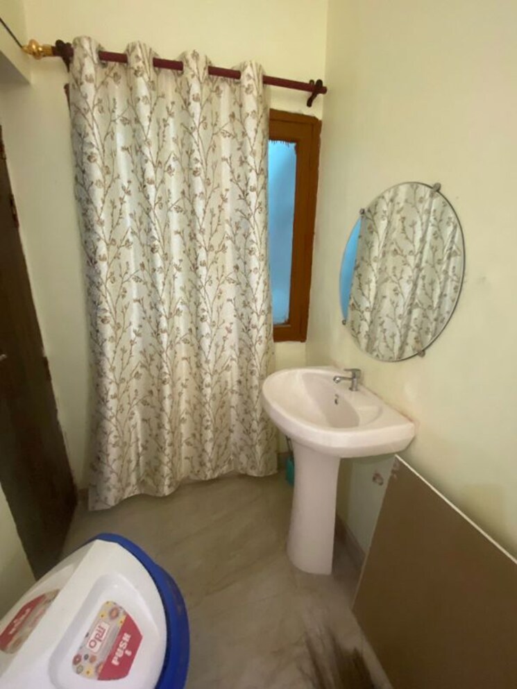 Bathroom, vikash khand Pg For Girls In Vikash Khand 9715064