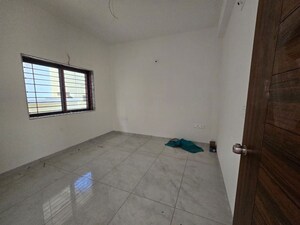Room in 2 BHK Independent House at New Vip Road – for Rent